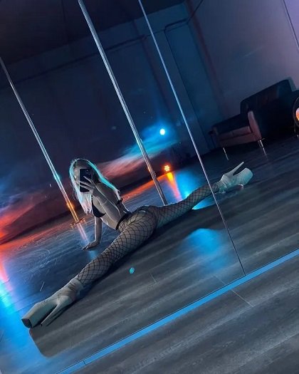 Арина -  Питера +7 (921) 020-39-44